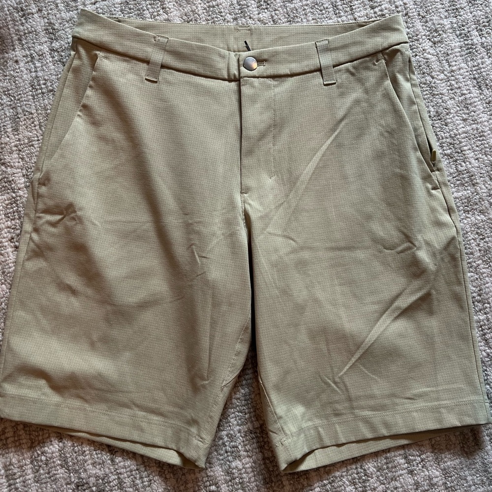 Lululemon Commission Shorts 30 Color: Dew Green